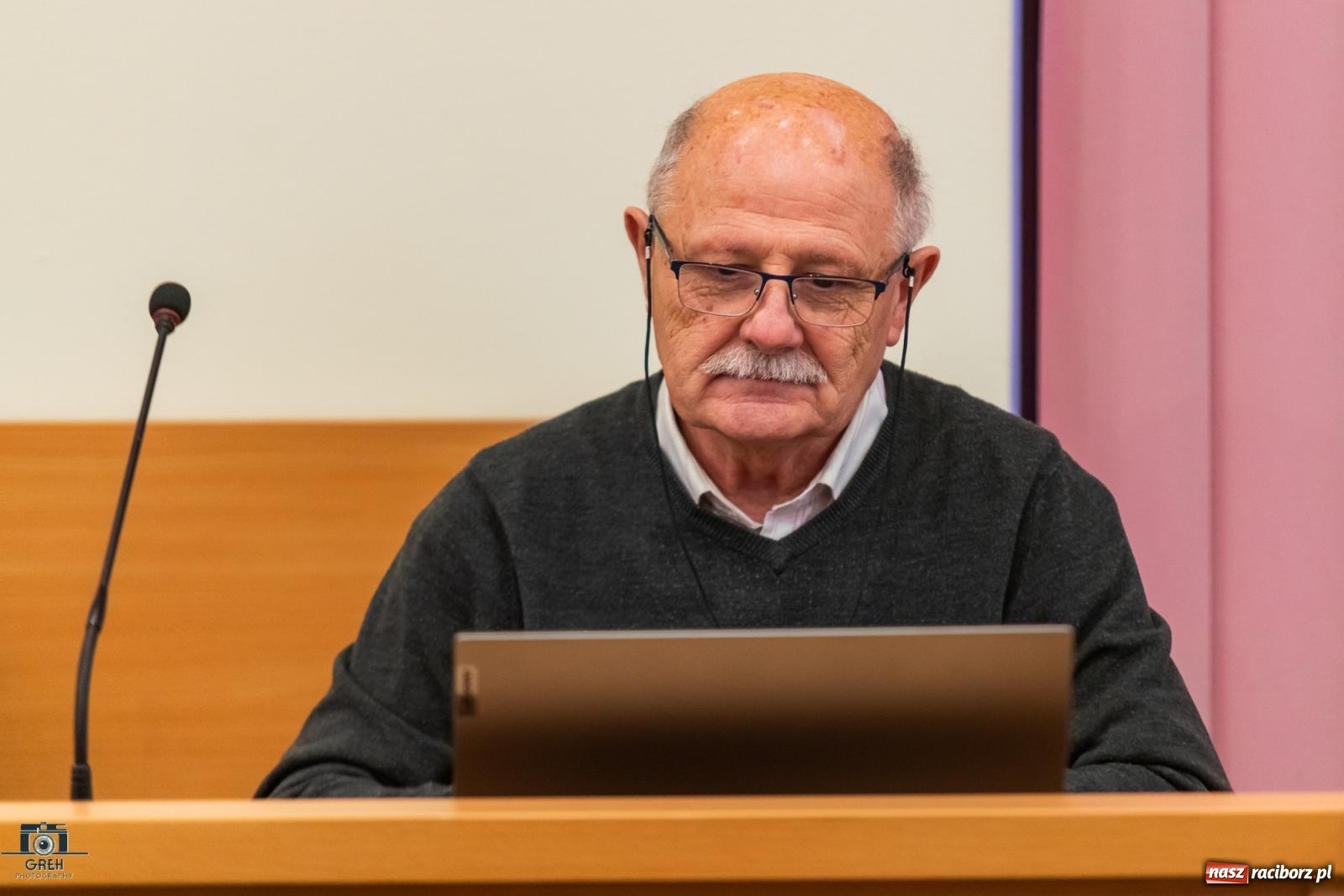 Zdjęcie w galerii na portalu naszraciborz.pl: Przychodnia w Markowicach i stare koszary – migawki z komisji gospodarki wiadomości z regionu