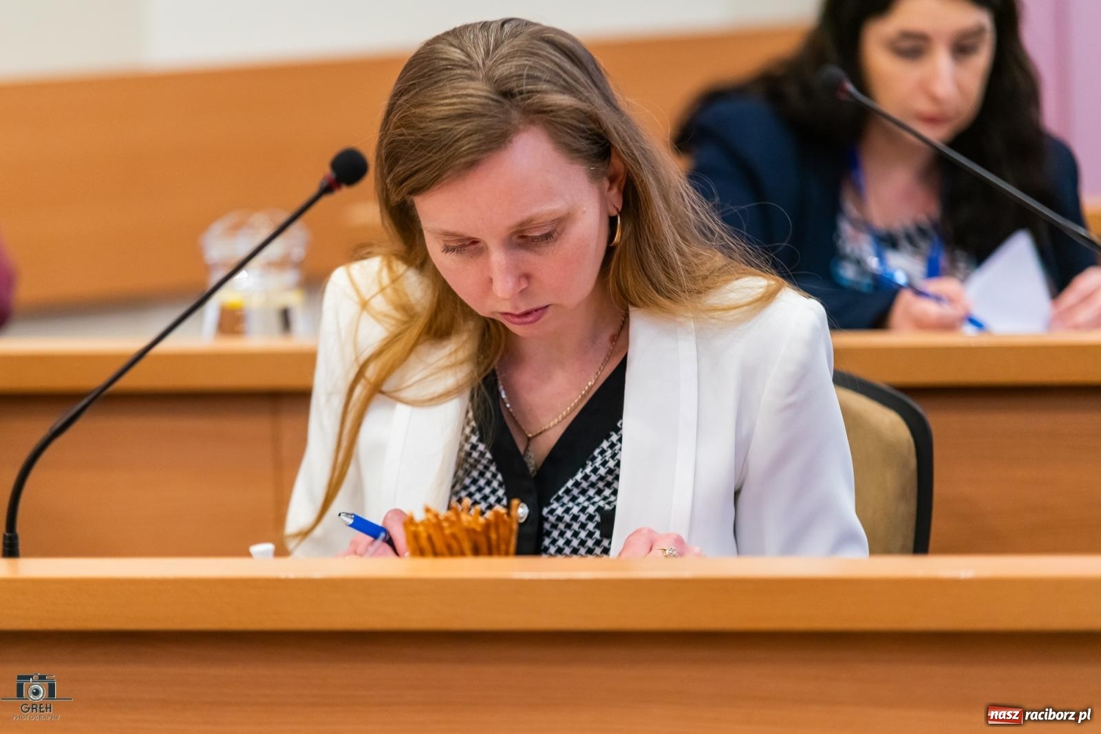 Zdjęcie w galerii na portalu naszraciborz.pl: Przychodnia w Markowicach i stare koszary – migawki z komisji gospodarki wiadomości z regionu