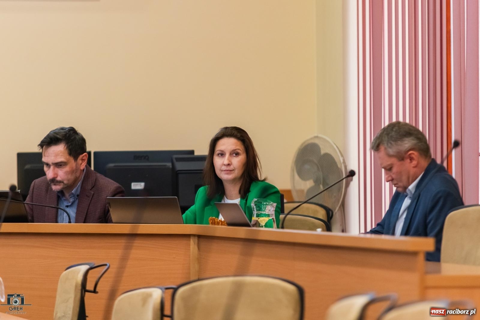 Zdjęcie w galerii na portalu naszraciborz.pl: Przychodnia w Markowicach i stare koszary – migawki z komisji gospodarki wiadomości z regionu