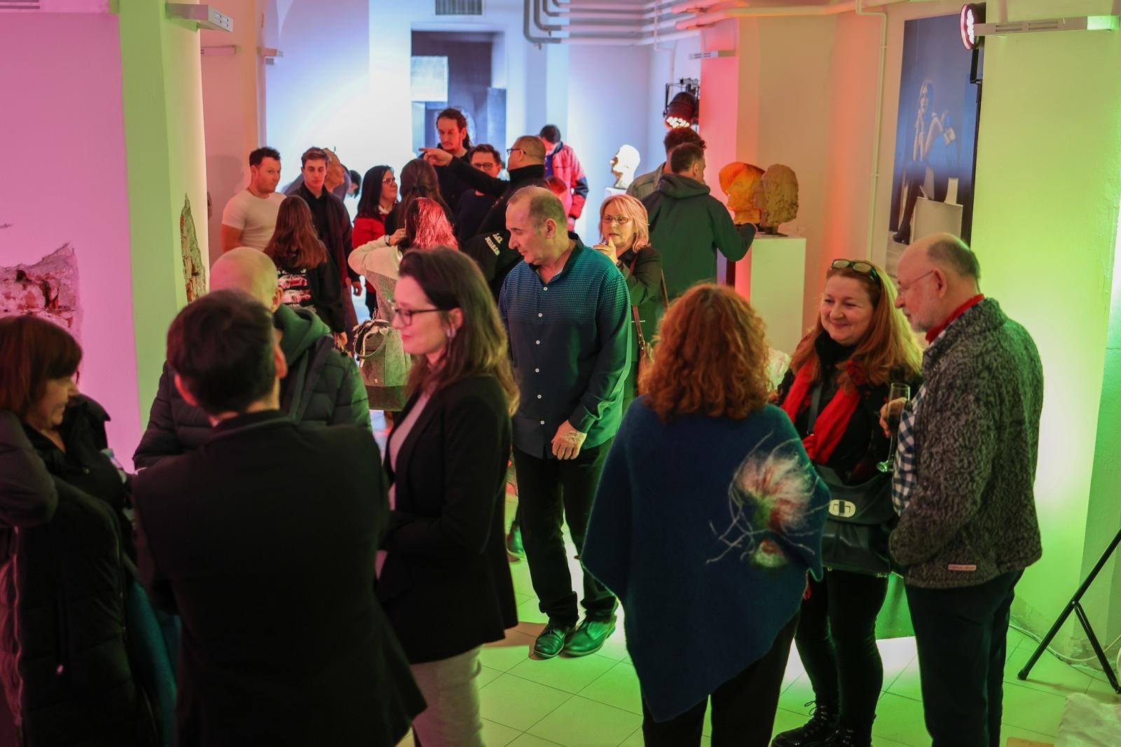 Zdjęcie w galerii na portalu naszraciborz.pl: Wernisaż wystawy Pracowni Rzeźby RCK w dawnym Labiryncie wiadomości z regionu