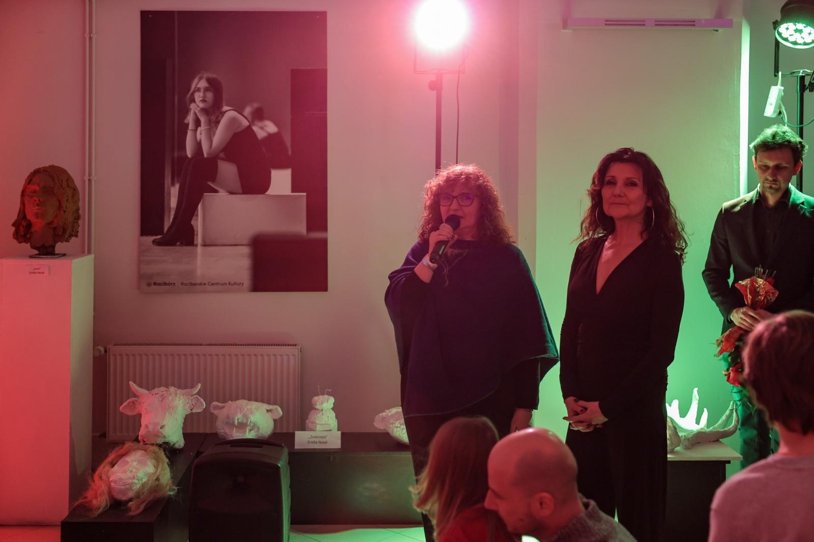 Zdjęcie w galerii na portalu naszraciborz.pl: Wernisaż wystawy Pracowni Rzeźby RCK w dawnym Labiryncie wiadomości z regionu