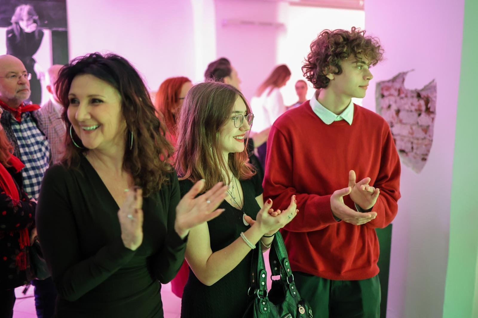 Zdjęcie w galerii na portalu naszraciborz.pl: Wernisaż wystawy Pracowni Rzeźby RCK w dawnym Labiryncie wiadomości z regionu