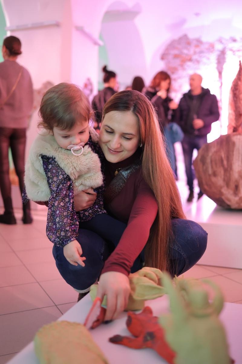 Zdjęcie w galerii na portalu naszraciborz.pl: Wernisaż wystawy Pracowni Rzeźby RCK w dawnym Labiryncie wiadomości z regionu