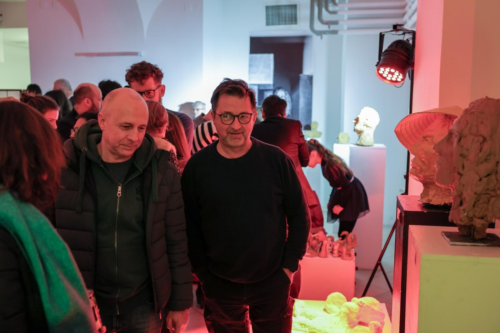 Zdjęcie w galerii na portalu naszraciborz.pl: Wernisaż wystawy Pracowni Rzeźby RCK w dawnym Labiryncie wiadomości z regionu