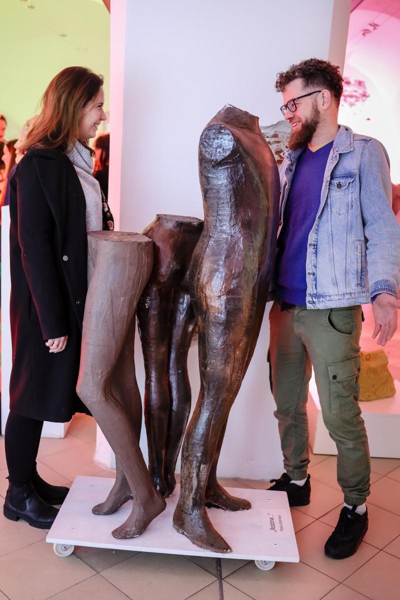 Zdjęcie w galerii na portalu naszraciborz.pl: Wernisaż wystawy Pracowni Rzeźby RCK w dawnym Labiryncie wiadomości z regionu