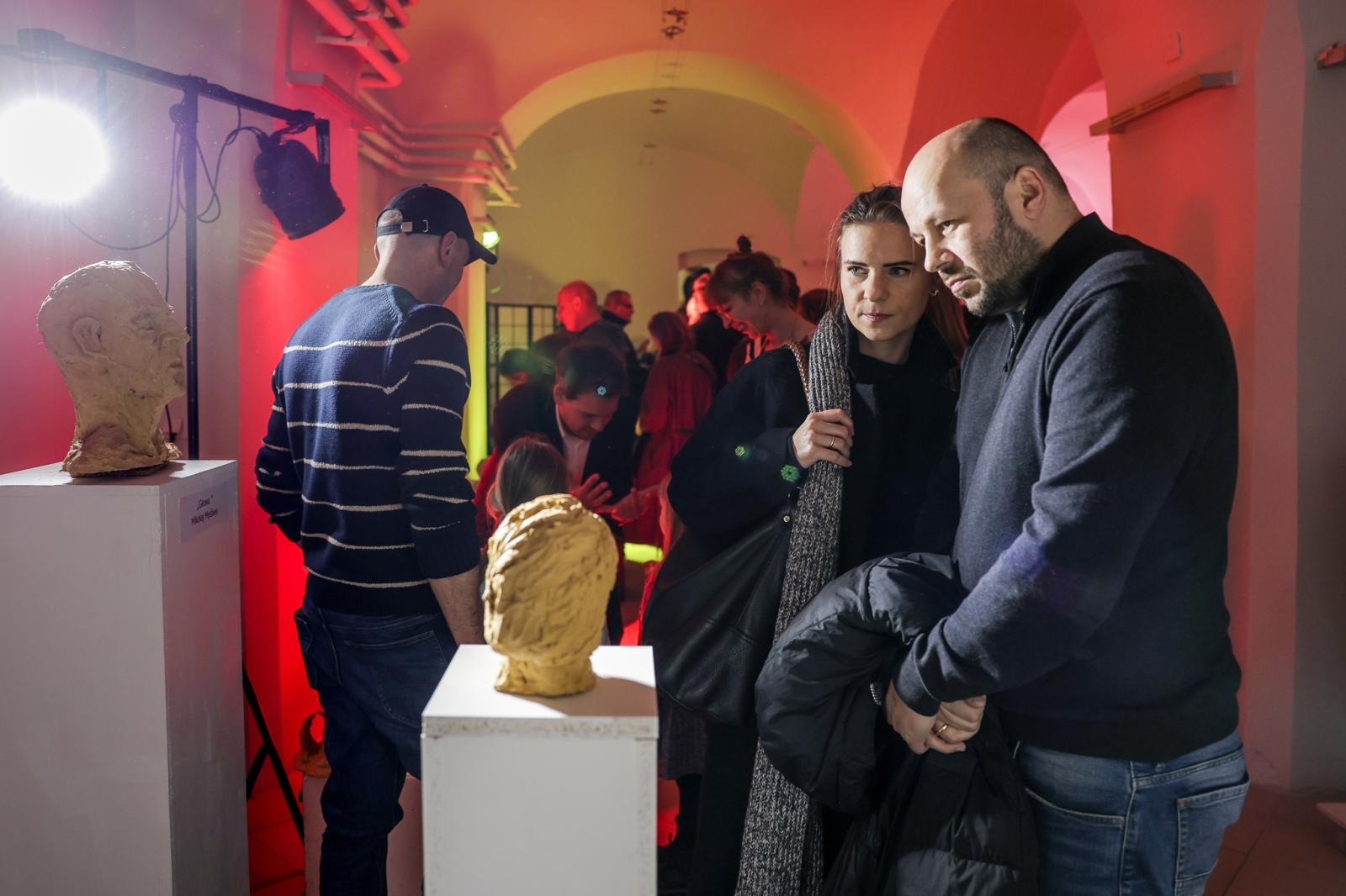 Zdjęcie w galerii na portalu naszraciborz.pl: Wernisaż wystawy Pracowni Rzeźby RCK w dawnym Labiryncie wiadomości z regionu