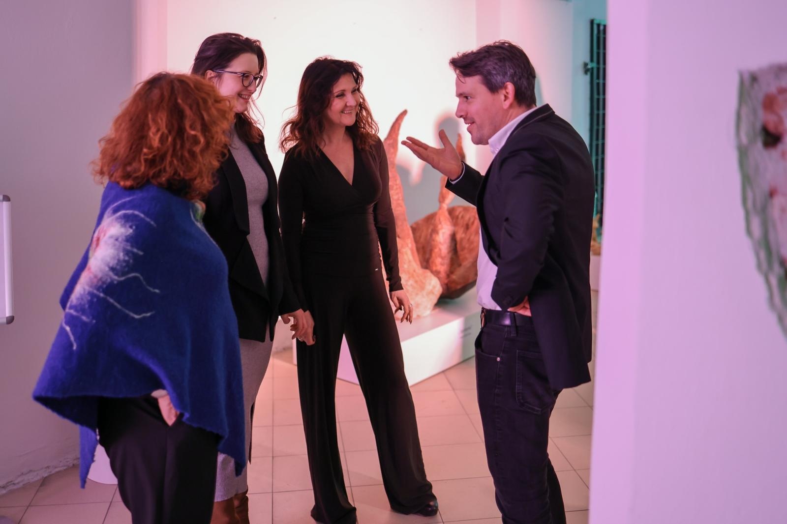 Zdjęcie w galerii na portalu naszraciborz.pl: Wernisaż wystawy Pracowni Rzeźby RCK w dawnym Labiryncie wiadomości z regionu