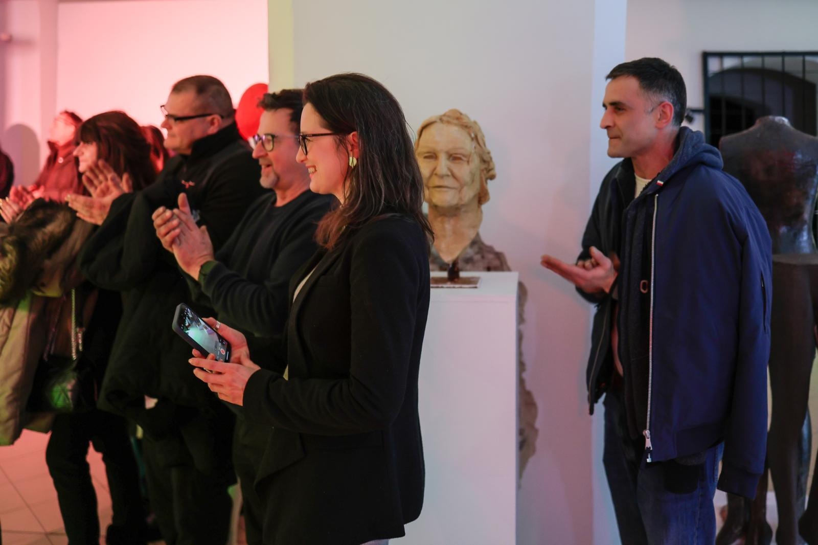 Zdjęcie w galerii na portalu naszraciborz.pl: Wernisaż wystawy Pracowni Rzeźby RCK w dawnym Labiryncie wiadomości z regionu