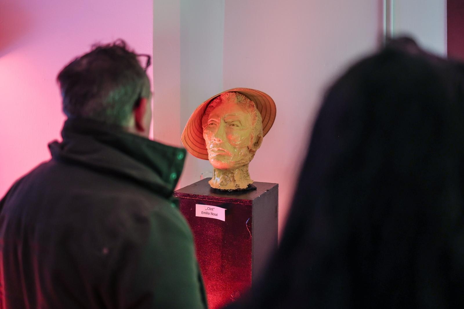 Zdjęcie w galerii na portalu naszraciborz.pl: Wernisaż wystawy Pracowni Rzeźby RCK w dawnym Labiryncie wiadomości z regionu