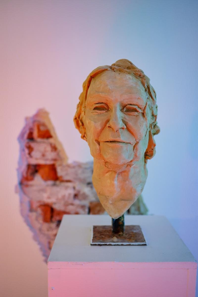 Zdjęcie w galerii na portalu naszraciborz.pl: Wernisaż wystawy Pracowni Rzeźby RCK w dawnym Labiryncie wiadomości z regionu