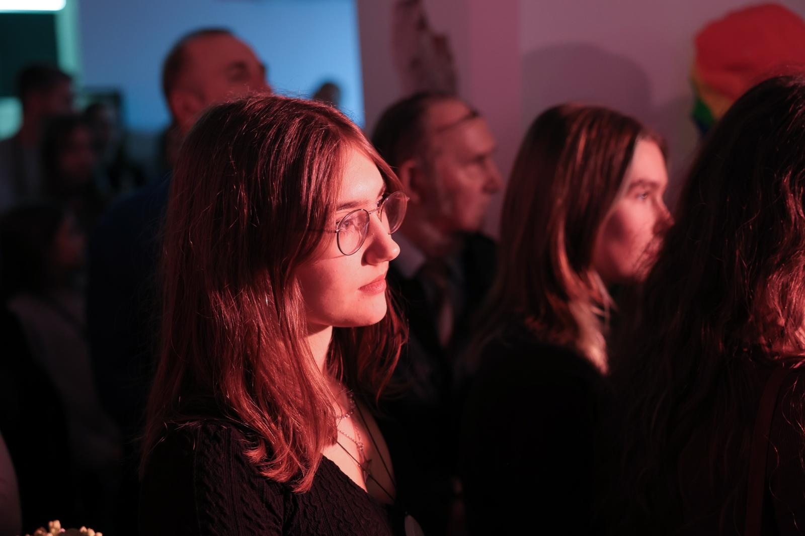 Zdjęcie w galerii na portalu naszraciborz.pl: Wernisaż wystawy Pracowni Rzeźby RCK w dawnym Labiryncie wiadomości z regionu