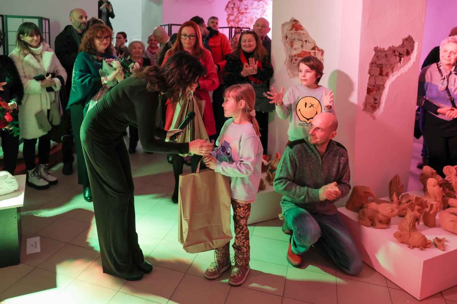 Zdjęcie w galerii na portalu naszraciborz.pl: Wernisaż wystawy Pracowni Rzeźby RCK w dawnym Labiryncie wiadomości z regionu