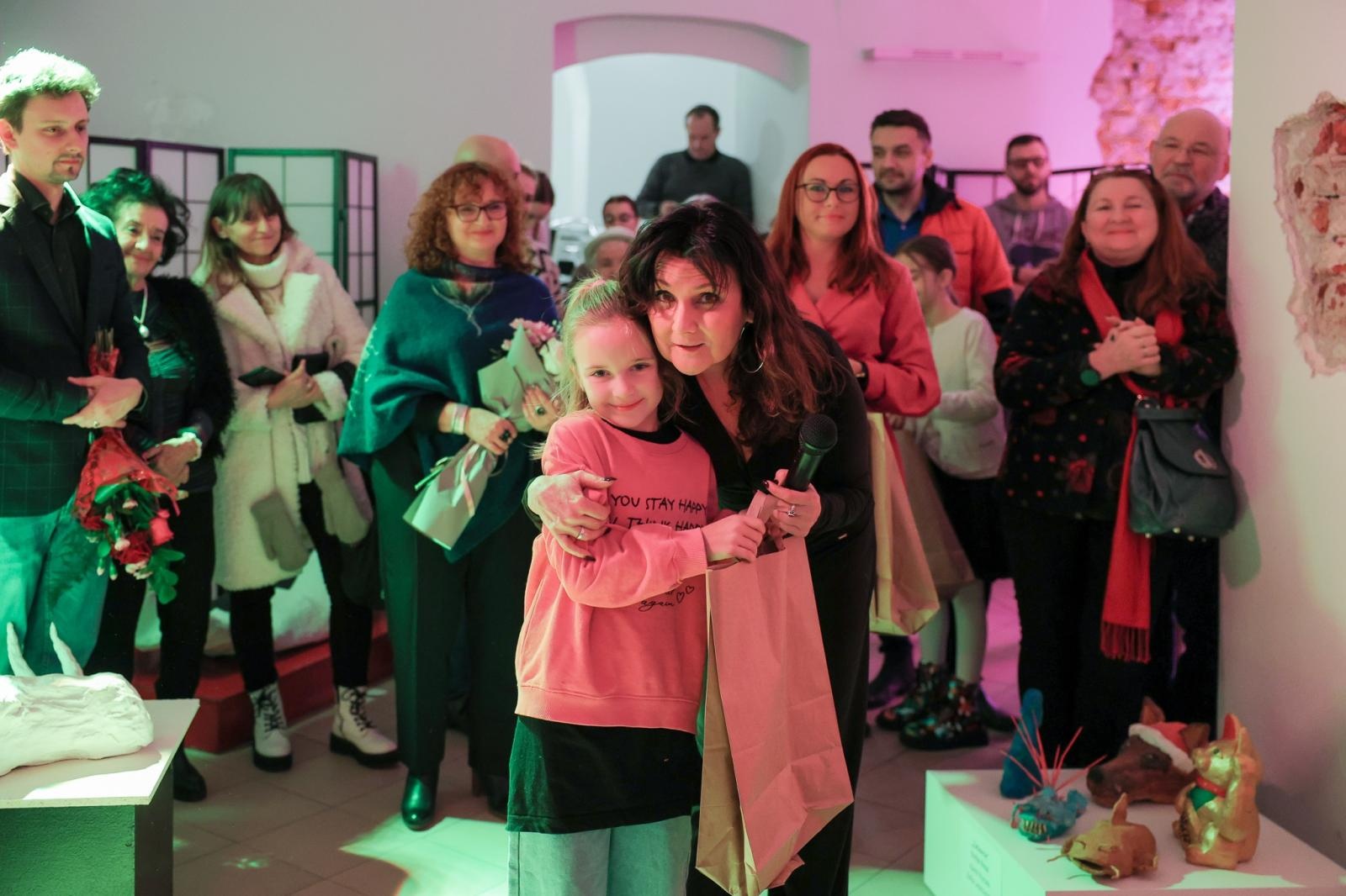 Zdjęcie w galerii na portalu naszraciborz.pl: Wernisaż wystawy Pracowni Rzeźby RCK w dawnym Labiryncie wiadomości z regionu