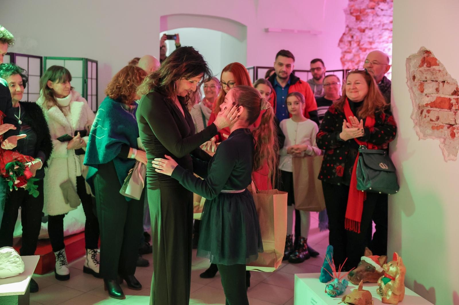 Zdjęcie w galerii na portalu naszraciborz.pl: Wernisaż wystawy Pracowni Rzeźby RCK w dawnym Labiryncie wiadomości z regionu