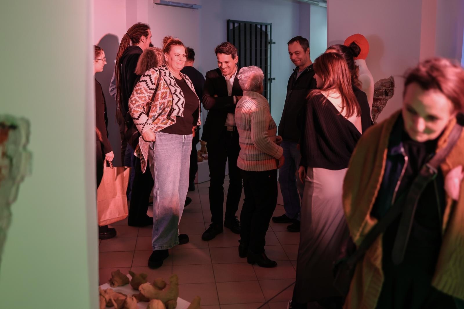 Zdjęcie w galerii na portalu naszraciborz.pl: Wernisaż wystawy Pracowni Rzeźby RCK w dawnym Labiryncie wiadomości z regionu