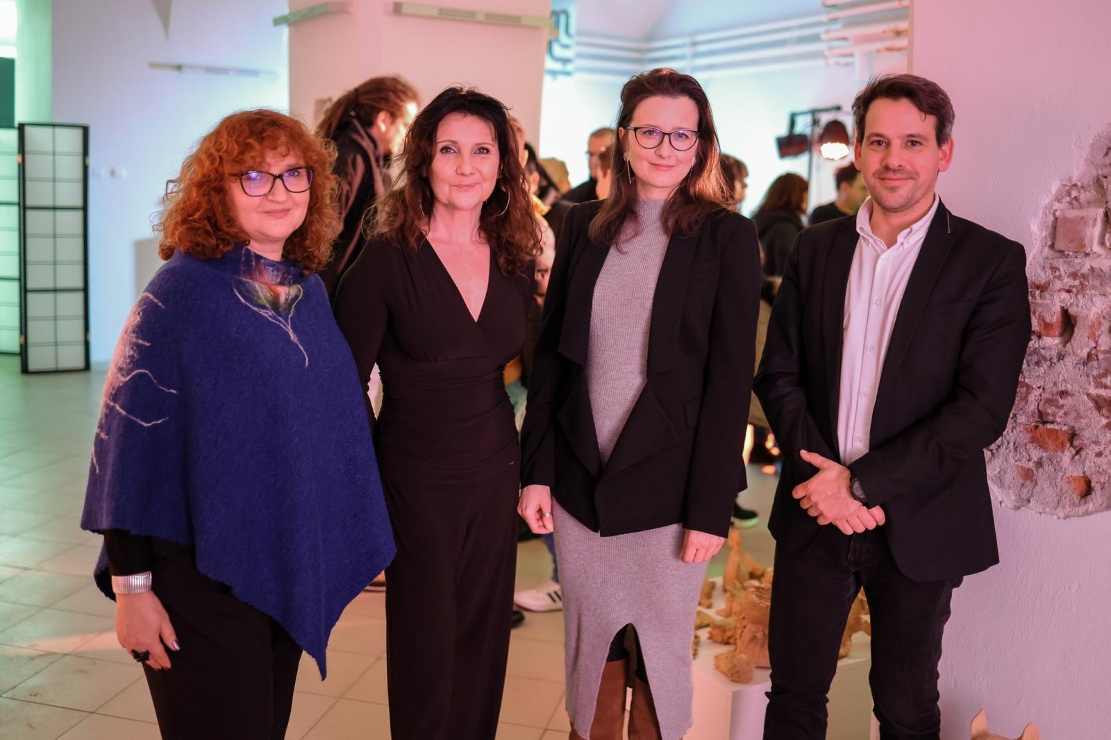 Zdjęcie w galerii na portalu naszraciborz.pl: Wernisaż wystawy Pracowni Rzeźby RCK w dawnym Labiryncie wiadomości z regionu