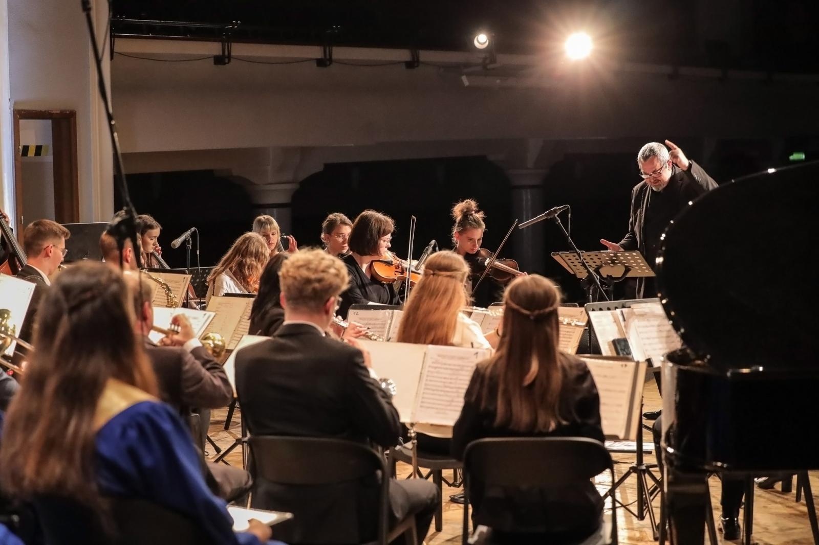 Zdjęcie w galerii na portalu naszraciborz.pl: Koncert Świąteczno-Noworoczny w wykonaniu Orkiestr RCK wiadomości z regionu