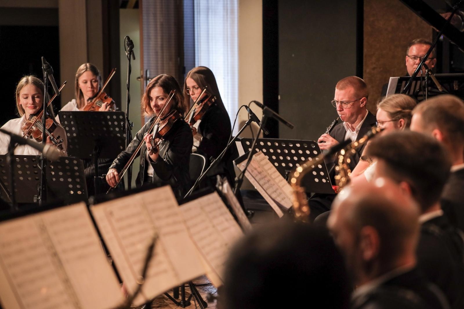 Zdjęcie w galerii na portalu naszraciborz.pl: Koncert Świąteczno-Noworoczny w wykonaniu Orkiestr RCK wiadomości z regionu