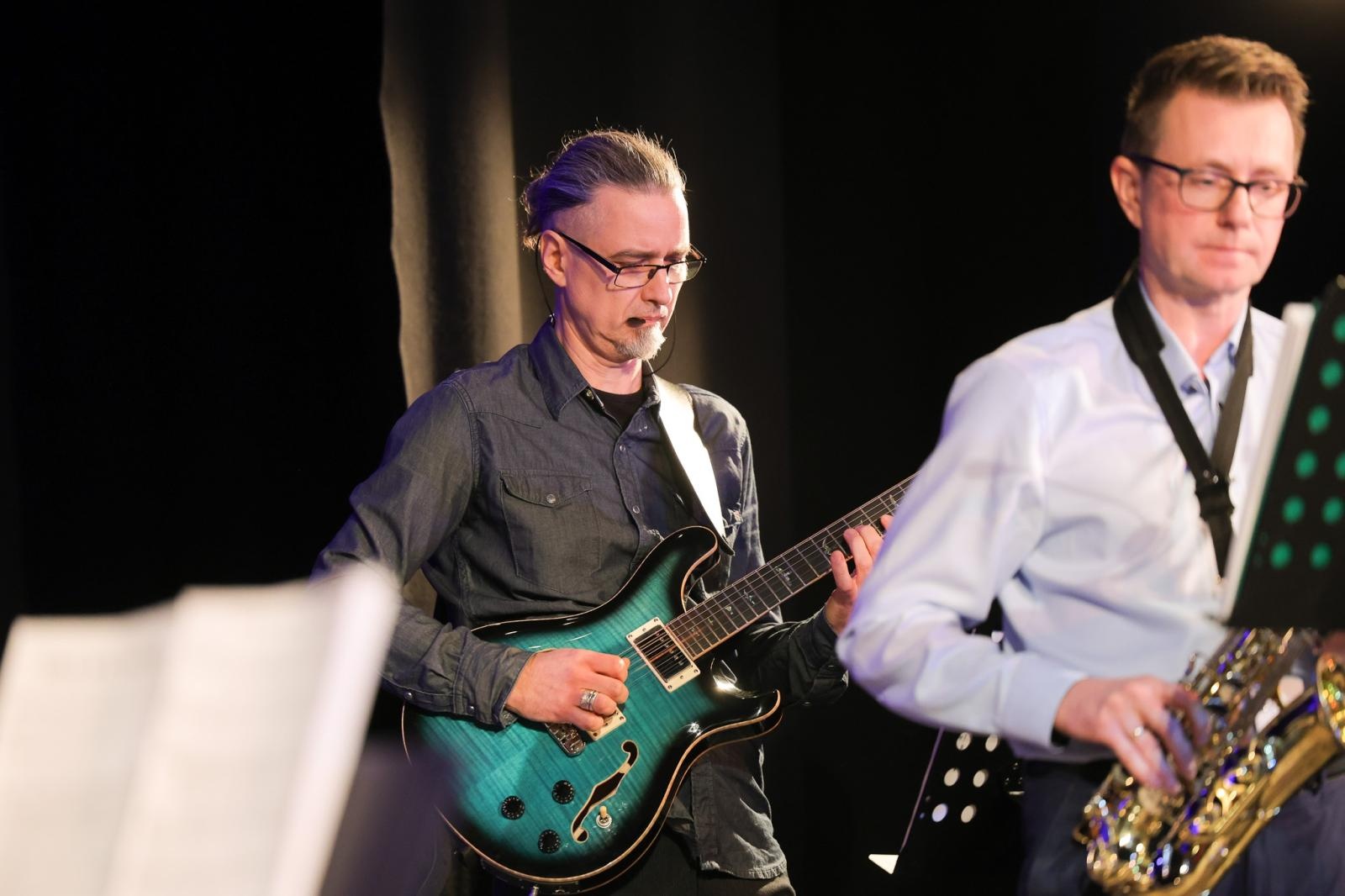 Zdjęcie w galerii na portalu naszraciborz.pl: Grupa Bez Nazwy powróciła na scenę koncertem pełnym zimowych emocji wiadomości z regionu