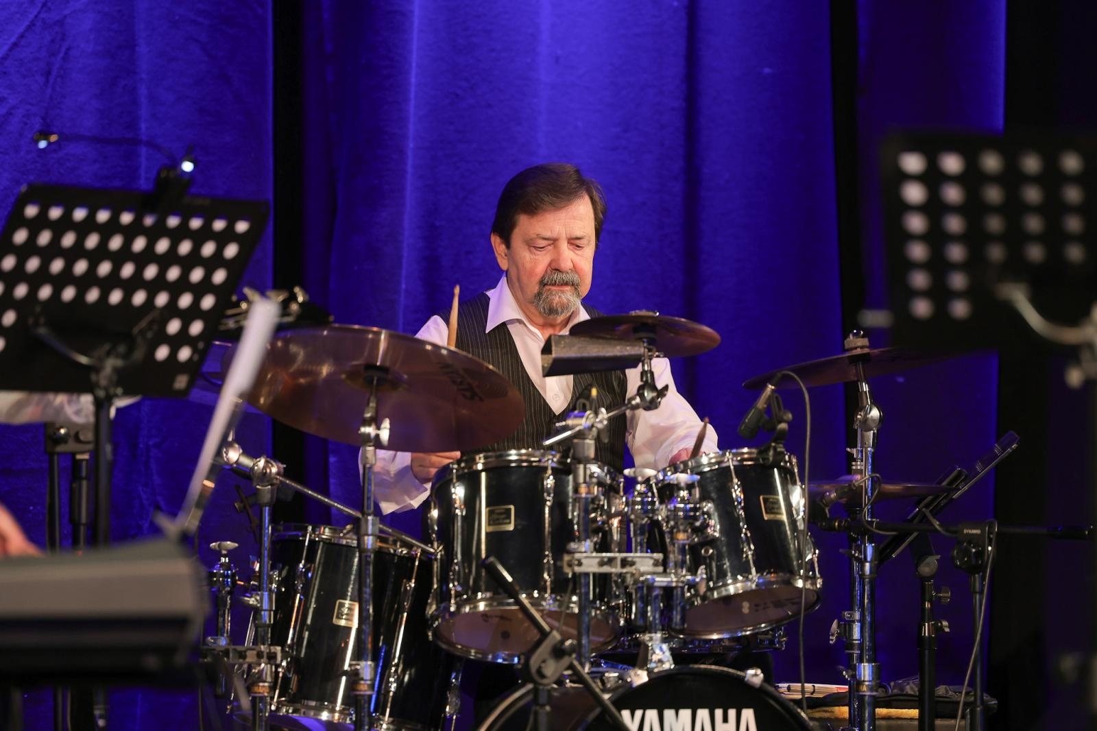 Zdjęcie w galerii na portalu naszraciborz.pl: Grupa Bez Nazwy powróciła na scenę koncertem pełnym zimowych emocji wiadomości z regionu