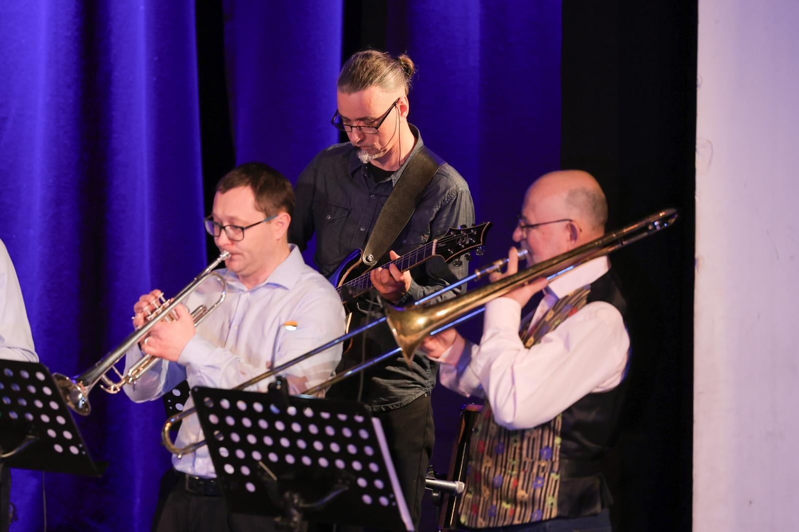 Zdjęcie w galerii na portalu naszraciborz.pl: Grupa Bez Nazwy powróciła na scenę koncertem pełnym zimowych emocji wiadomości z regionu