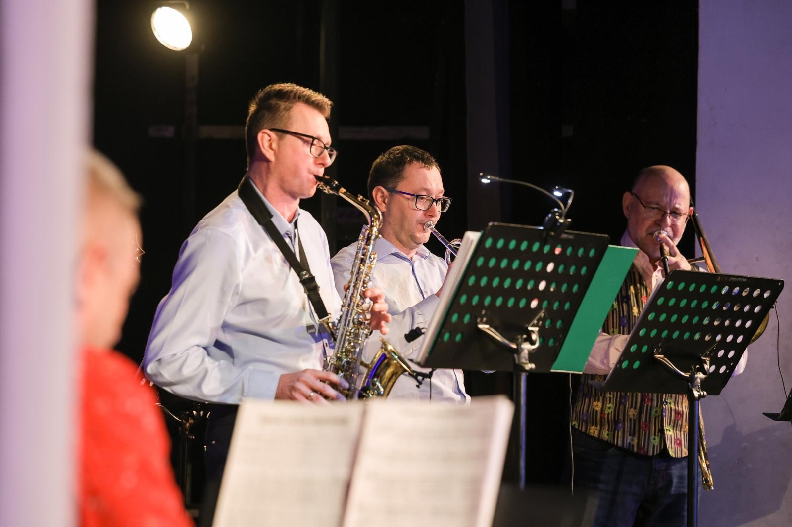 Zdjęcie w galerii na portalu naszraciborz.pl: Grupa Bez Nazwy powróciła na scenę koncertem pełnym zimowych emocji wiadomości z regionu