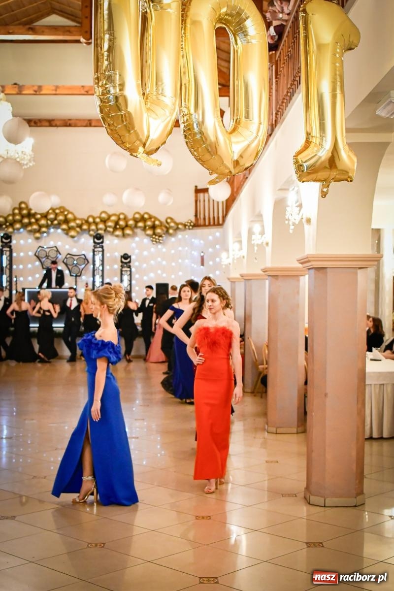 Zdjęcie w galerii na portalu naszraciborz.pl: Studniówka raciborskiego Ekonomika [FOTO i WIDEO] wiadomości z regionu