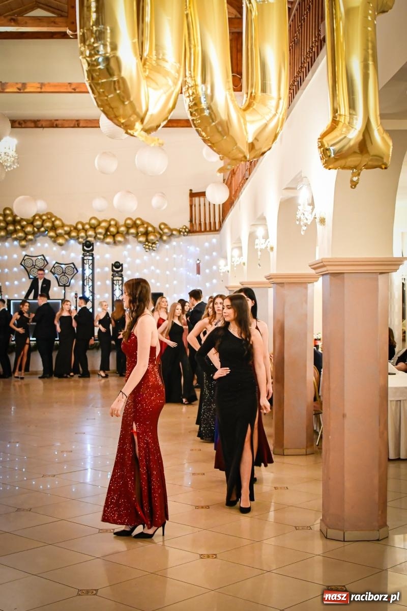 Zdjęcie w galerii na portalu naszraciborz.pl: Studniówka raciborskiego Ekonomika [FOTO i WIDEO] wiadomości z regionu