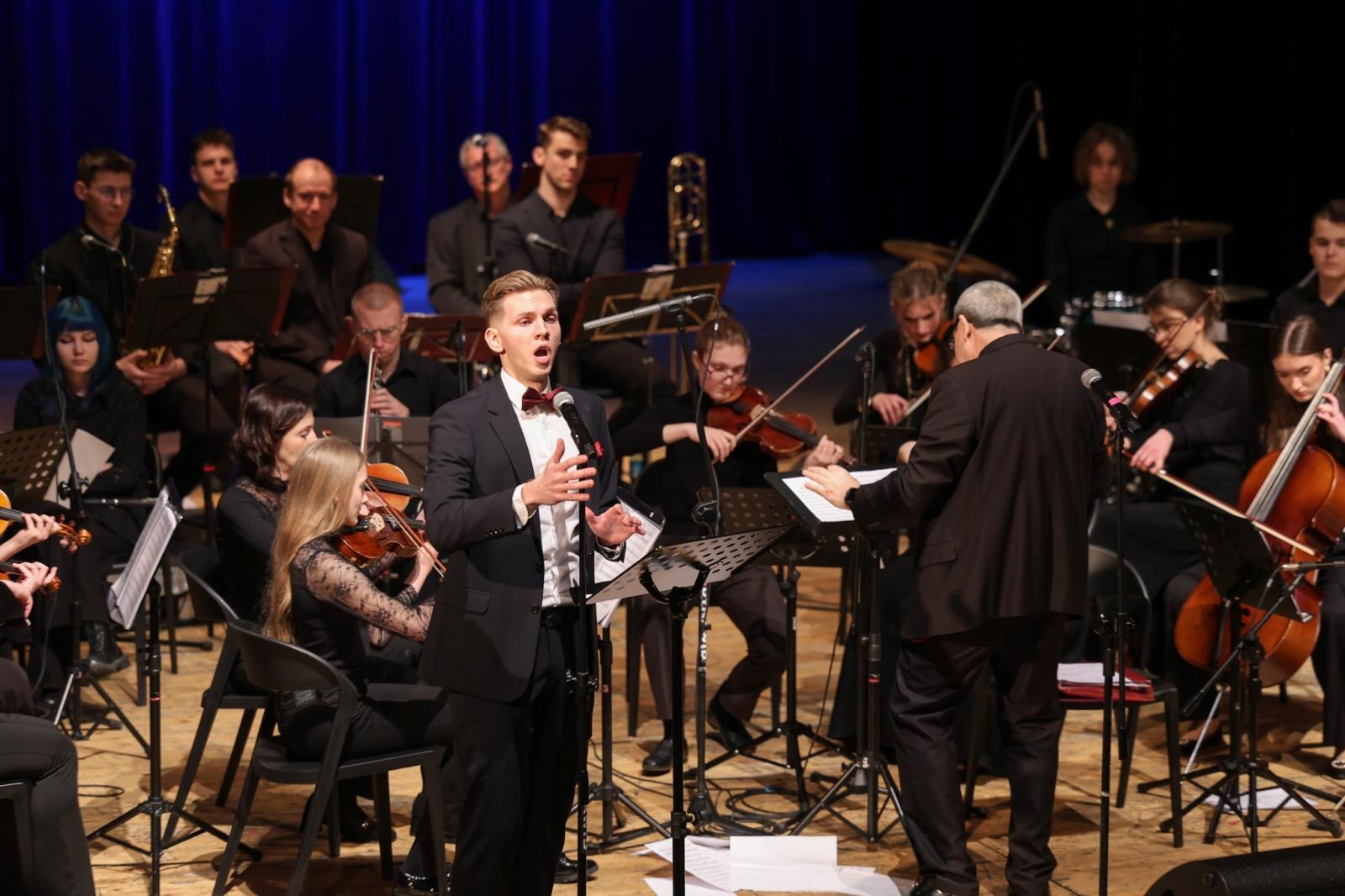 Zdjęcie w galerii na portalu naszraciborz.pl: Koncert świąteczno-noworoczny orkiestr RCK wiadomości z regionu