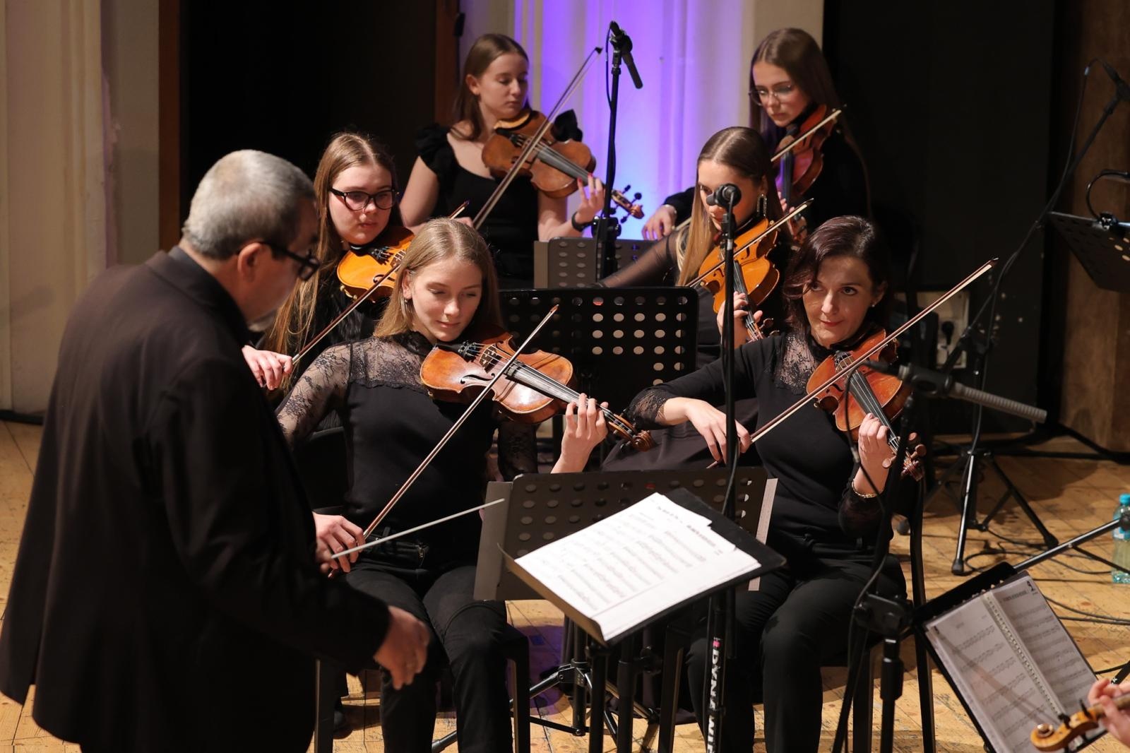 Zdjęcie w galerii na portalu naszraciborz.pl: Koncert świąteczno-noworoczny orkiestr RCK wiadomości z regionu