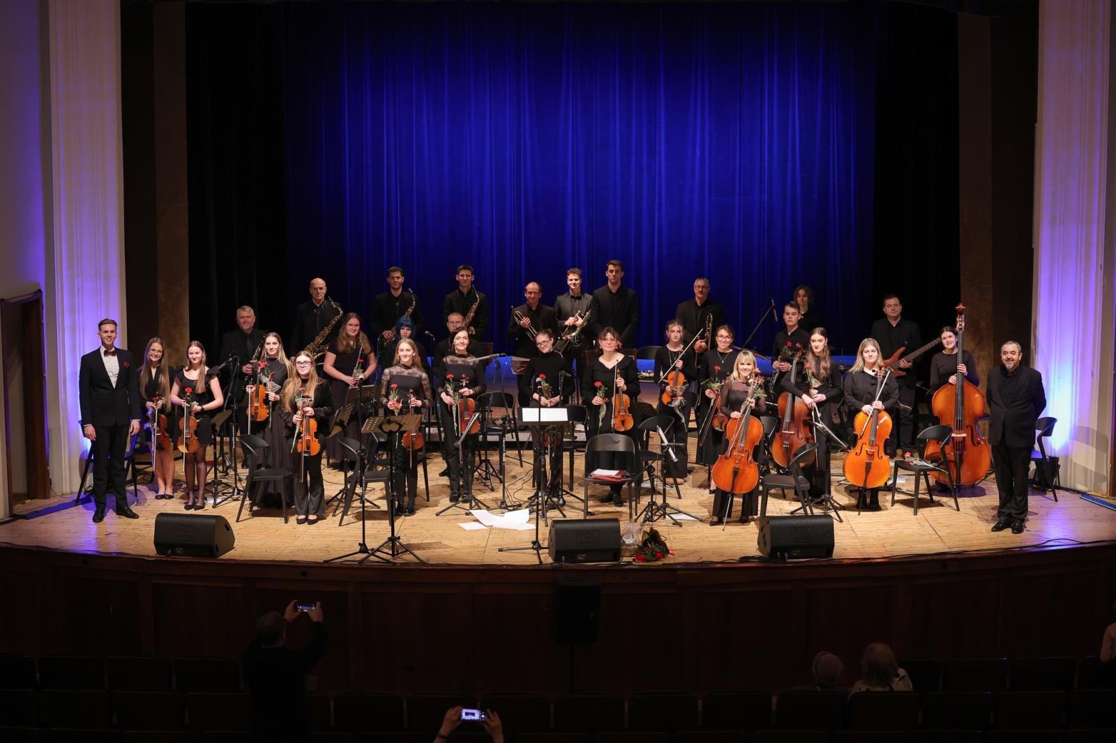 Zdjęcie w galerii na portalu naszraciborz.pl: Koncert świąteczno-noworoczny orkiestr RCK wiadomości z regionu