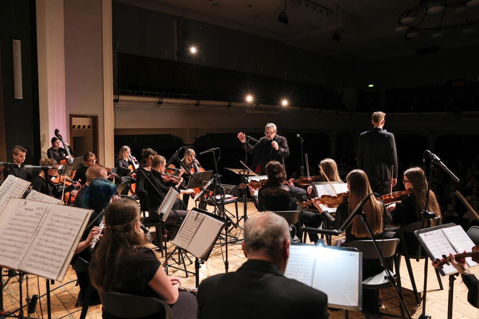 Zdjęcie w galerii na portalu naszraciborz.pl: Koncert świąteczno-noworoczny orkiestr RCK wiadomości z regionu