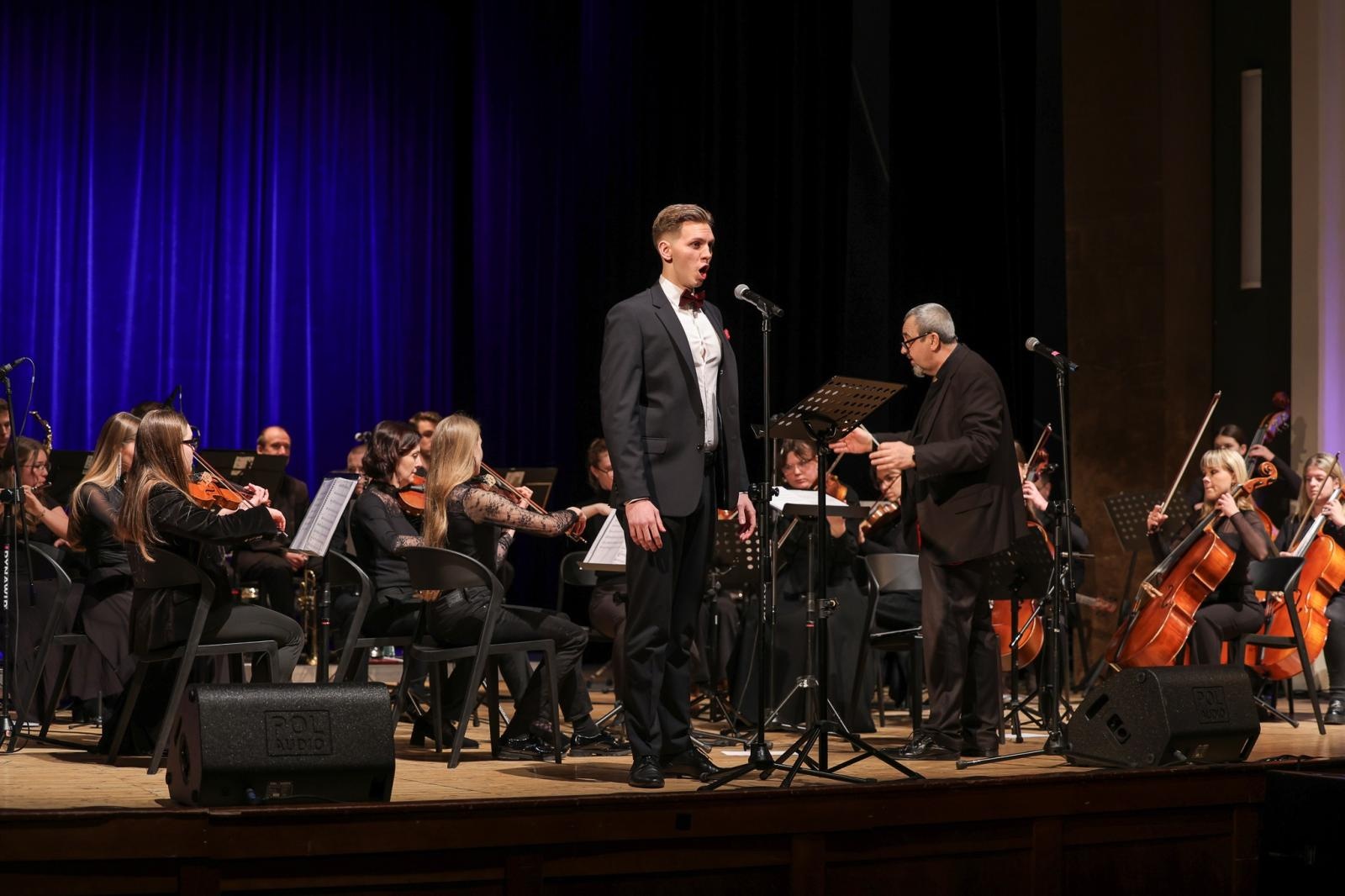 Zdjęcie w galerii na portalu naszraciborz.pl: Koncert świąteczno-noworoczny orkiestr RCK wiadomości z regionu