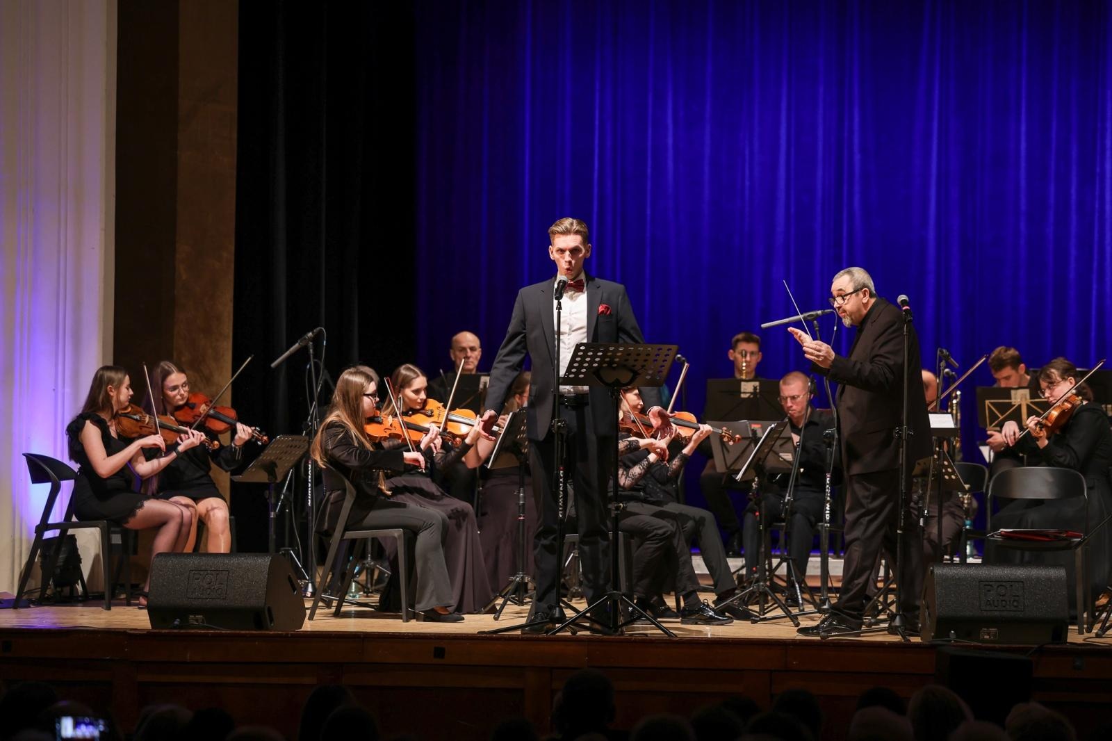 Zdjęcie w galerii na portalu naszraciborz.pl: Koncert świąteczno-noworoczny orkiestr RCK wiadomości z regionu