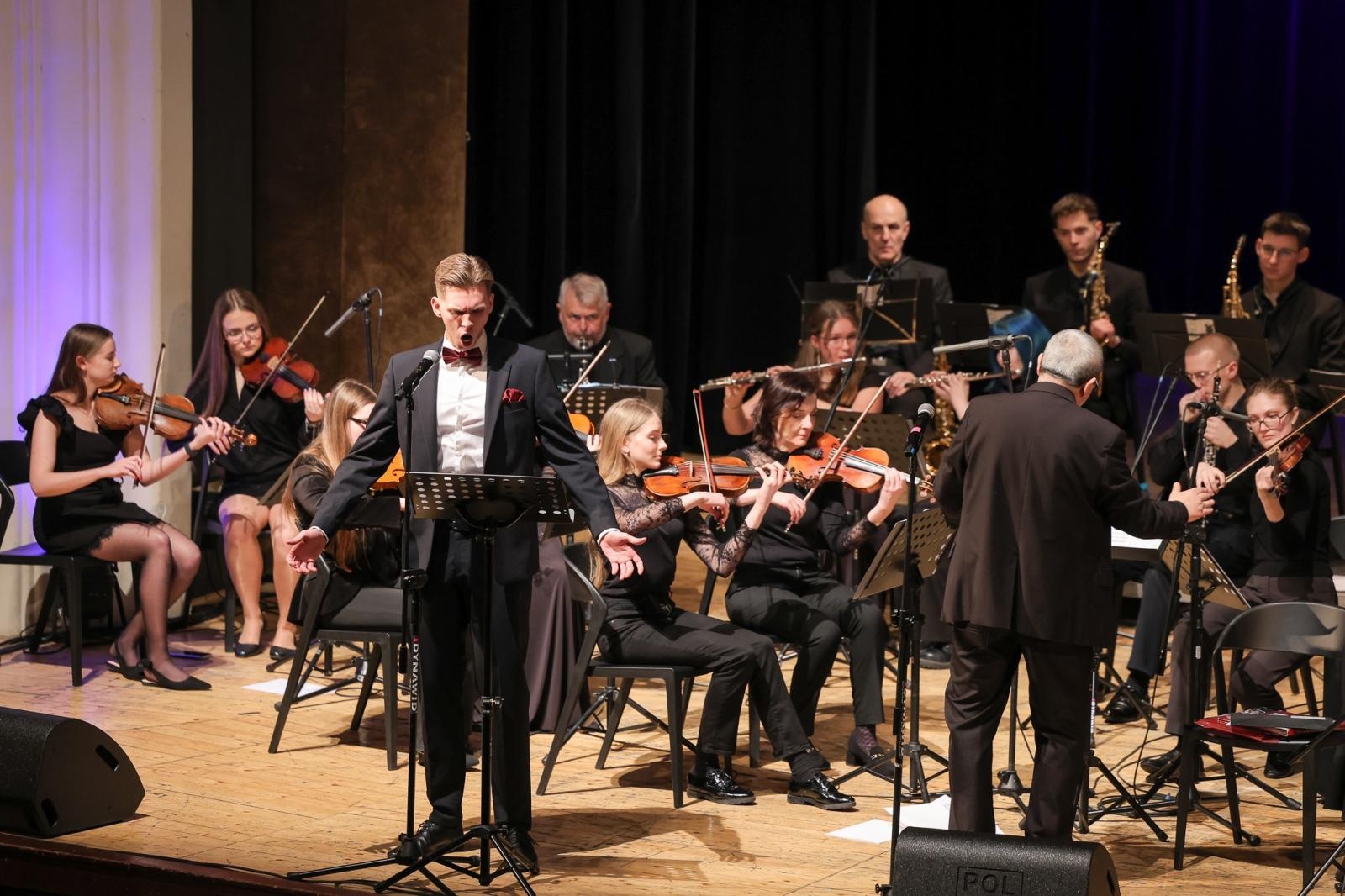 Zdjęcie w galerii na portalu naszraciborz.pl: Koncert świąteczno-noworoczny orkiestr RCK wiadomości z regionu