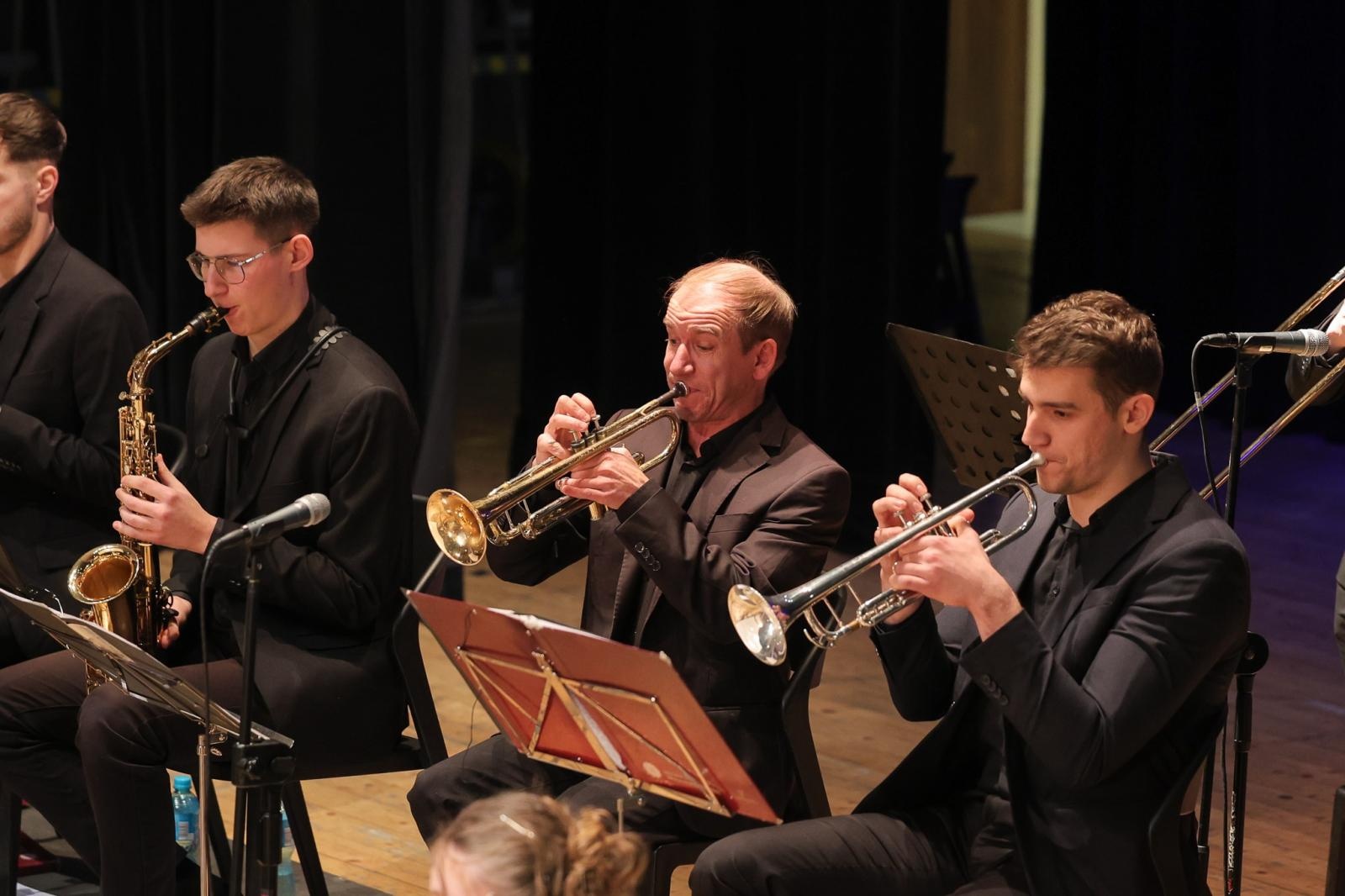 Zdjęcie w galerii na portalu naszraciborz.pl: Koncert świąteczno-noworoczny orkiestr RCK wiadomości z regionu