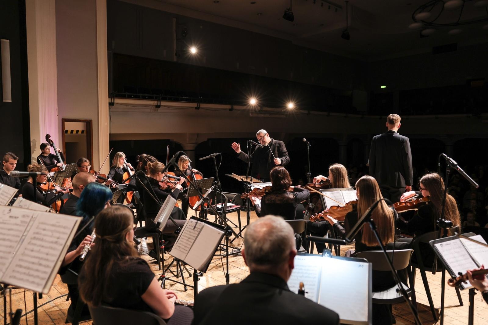 Zdjęcie w galerii na portalu naszraciborz.pl: Koncert świąteczno-noworoczny orkiestr RCK wiadomości z regionu