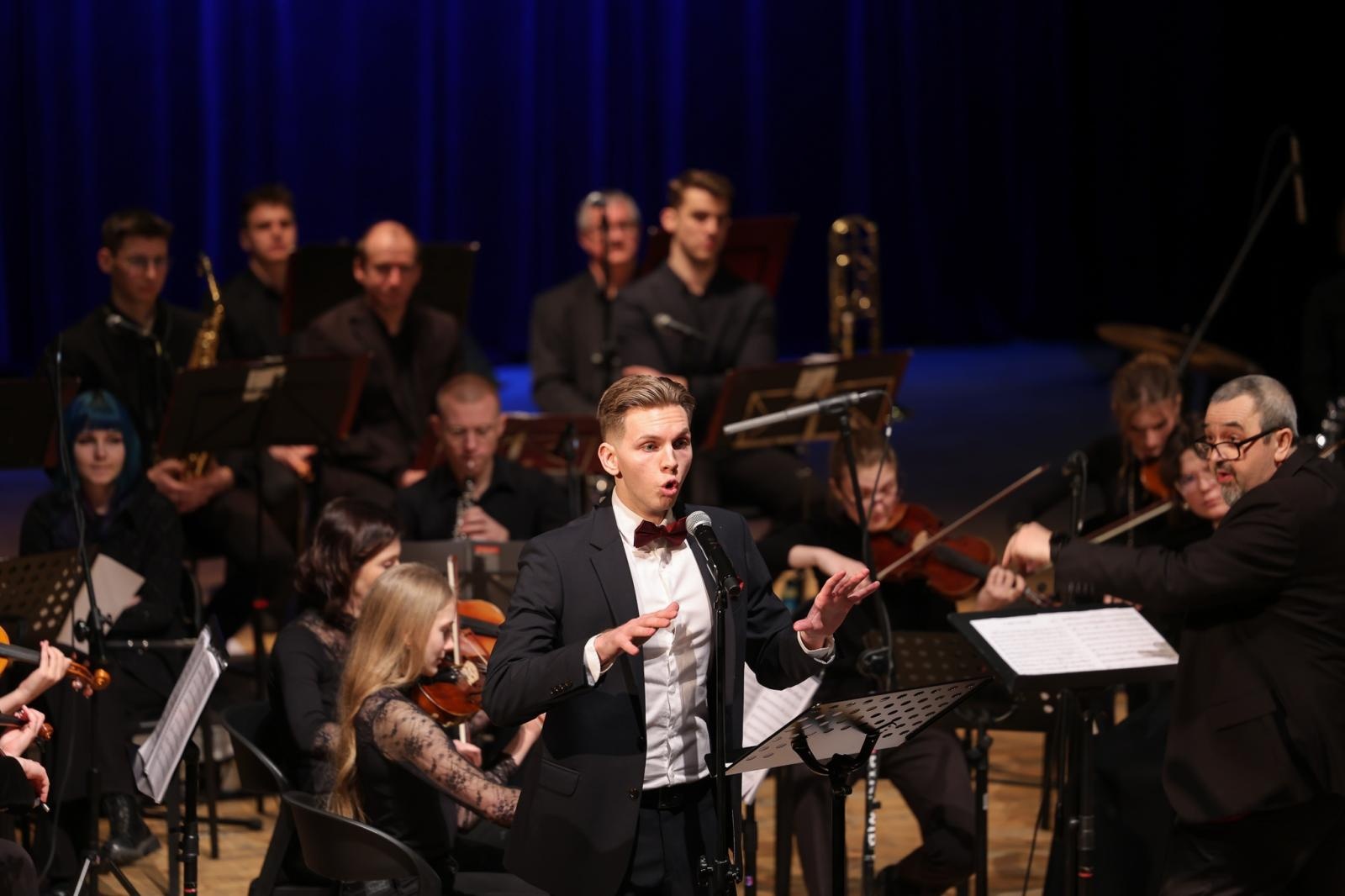 Zdjęcie w galerii na portalu naszraciborz.pl: Koncert świąteczno-noworoczny orkiestr RCK wiadomości z regionu