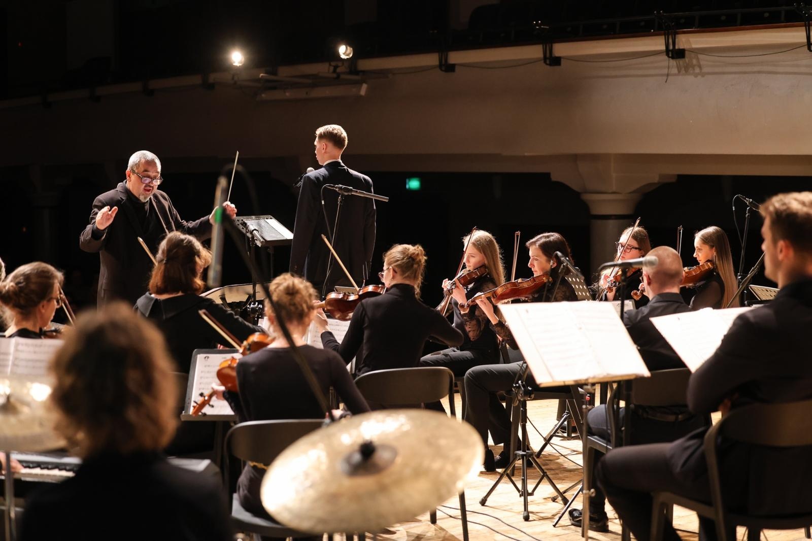 Zdjęcie w galerii na portalu naszraciborz.pl: Koncert świąteczno-noworoczny orkiestr RCK wiadomości z regionu
