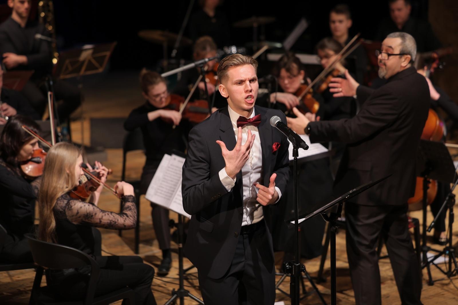 Zdjęcie w galerii na portalu naszraciborz.pl: Koncert świąteczno-noworoczny orkiestr RCK wiadomości z regionu