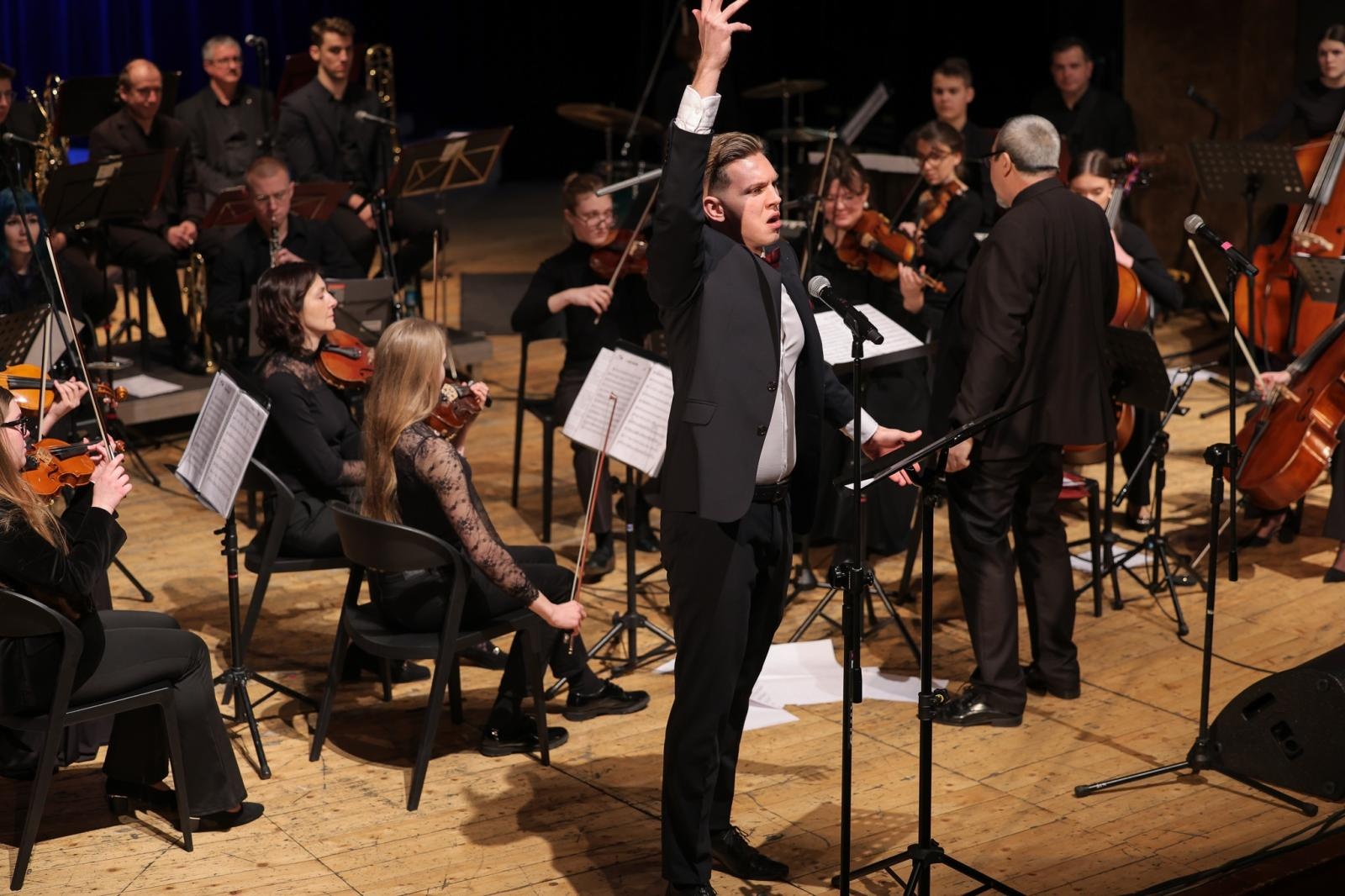 Zdjęcie w galerii na portalu naszraciborz.pl: Koncert świąteczno-noworoczny orkiestr RCK wiadomości z regionu