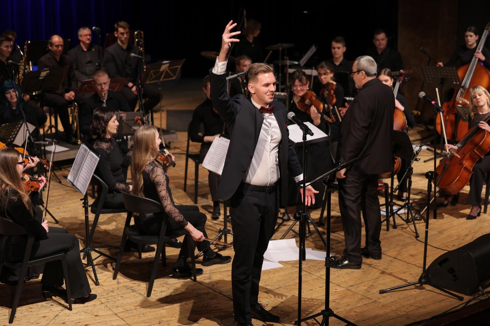 Zdjęcie w galerii na portalu naszraciborz.pl: Koncert świąteczno-noworoczny orkiestr RCK wiadomości z regionu