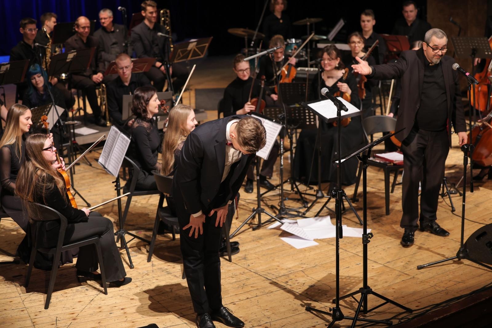 Zdjęcie w galerii na portalu naszraciborz.pl: Koncert świąteczno-noworoczny orkiestr RCK wiadomości z regionu