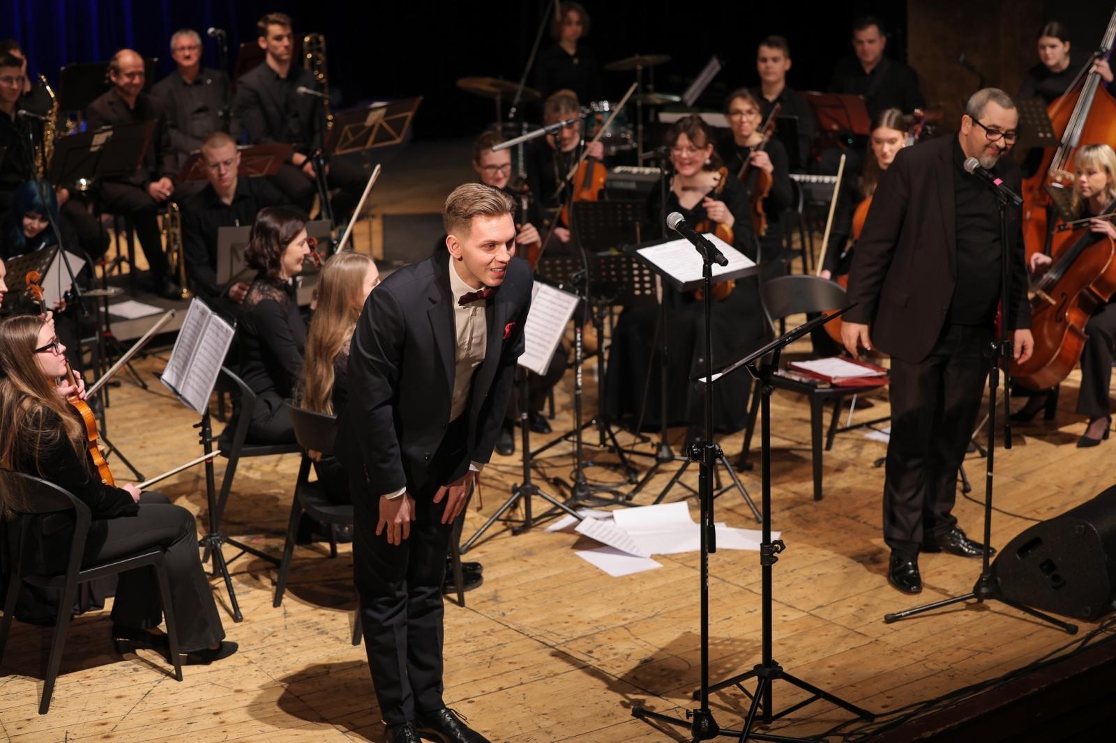 Zdjęcie w galerii na portalu naszraciborz.pl: Koncert świąteczno-noworoczny orkiestr RCK wiadomości z regionu