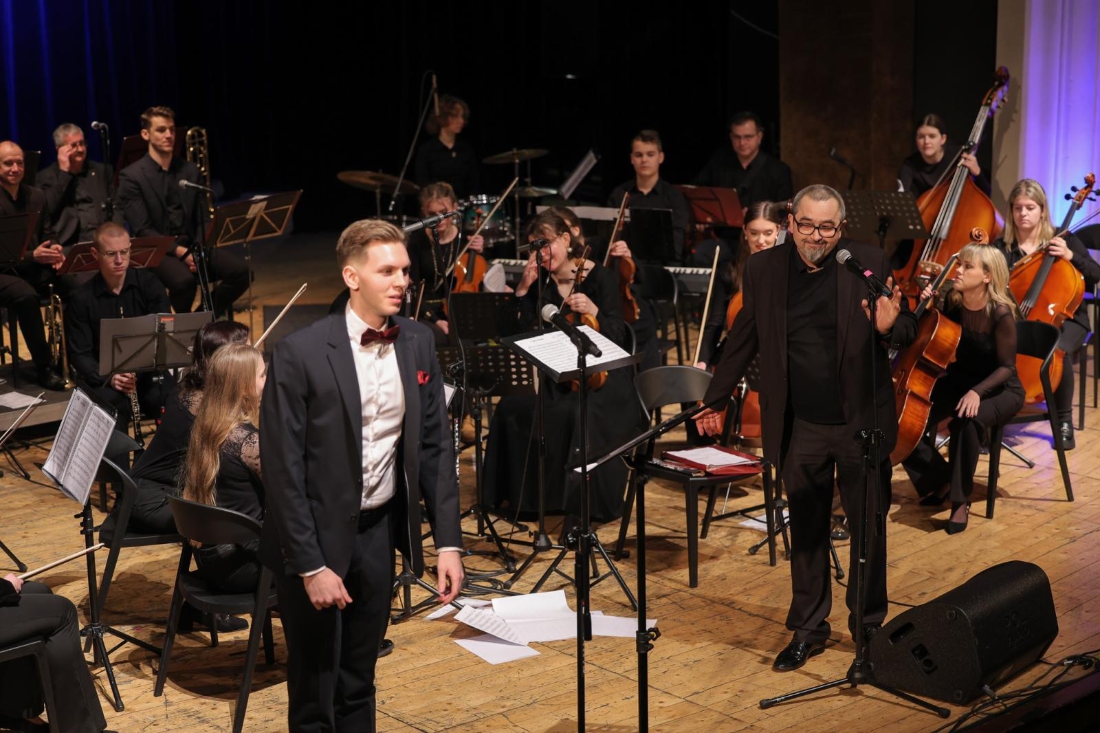 Zdjęcie w galerii na portalu naszraciborz.pl: Koncert świąteczno-noworoczny orkiestr RCK wiadomości z regionu