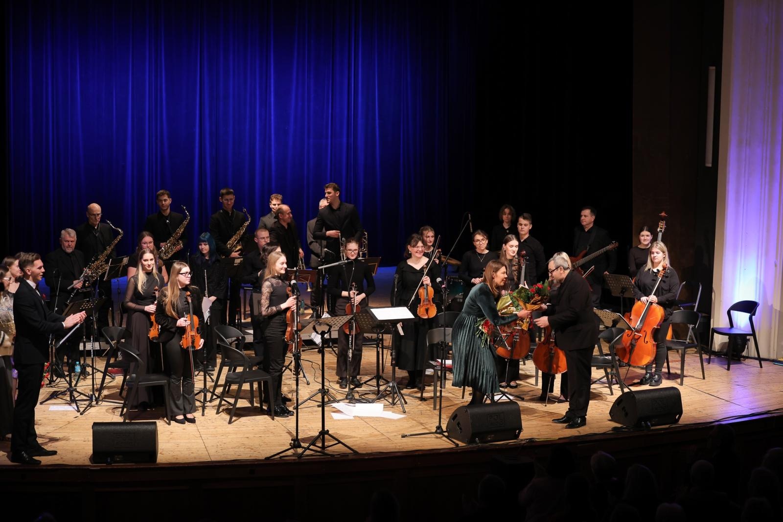 Zdjęcie w galerii na portalu naszraciborz.pl: Koncert świąteczno-noworoczny orkiestr RCK wiadomości z regionu