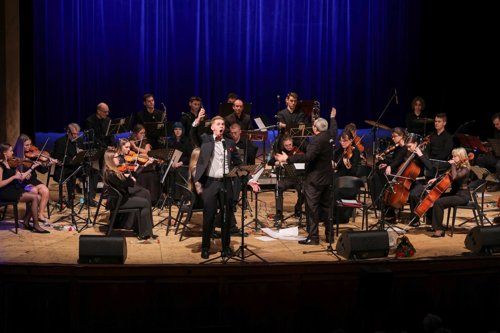 Zdjęcie w galerii na portalu naszraciborz.pl: Koncert świąteczno-noworoczny orkiestr RCK wiadomości z regionu