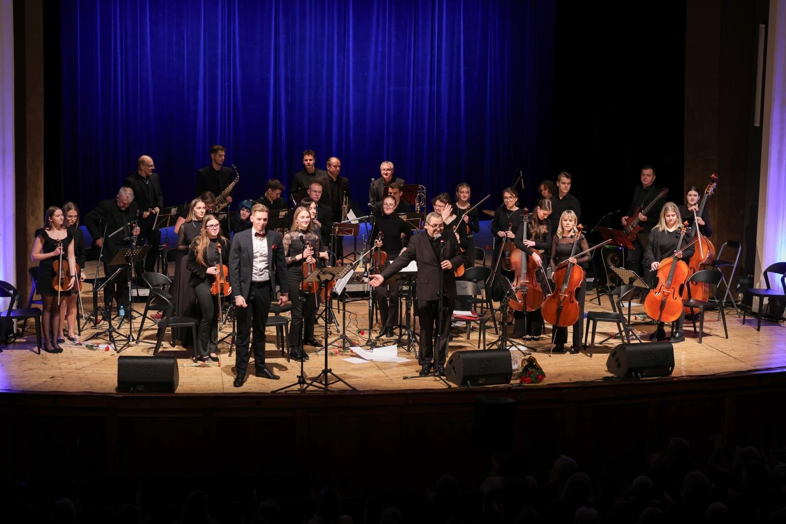 Zdjęcie w galerii na portalu naszraciborz.pl: Koncert świąteczno-noworoczny orkiestr RCK wiadomości z regionu