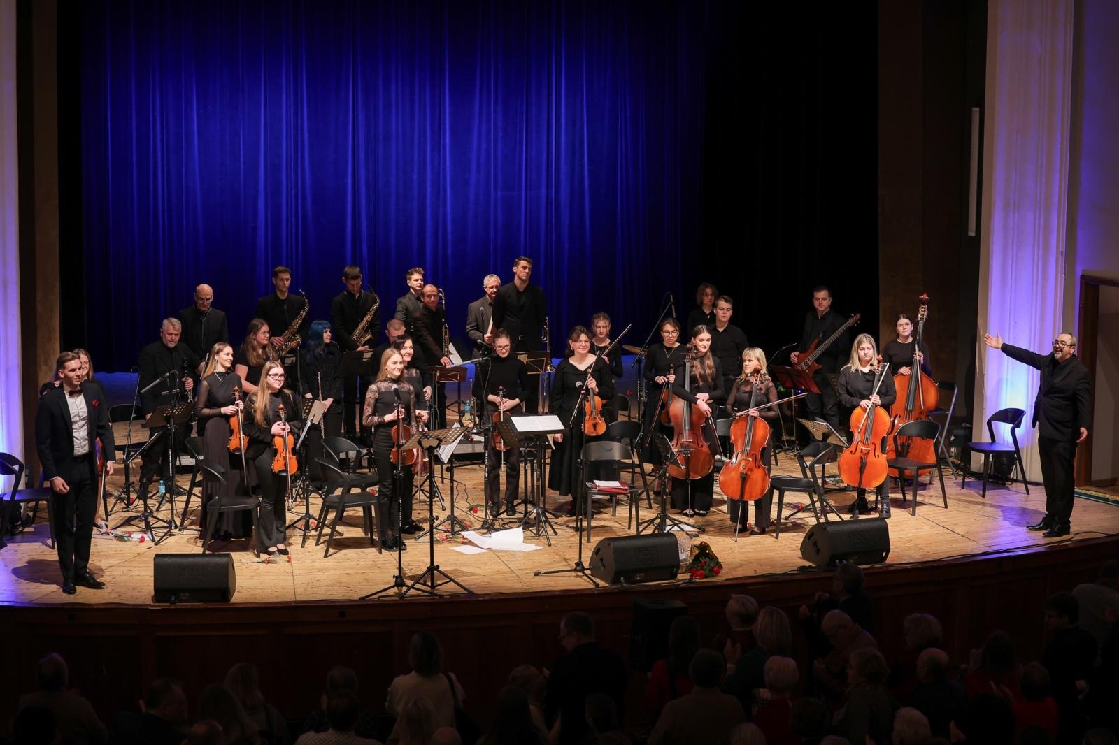 Zdjęcie w galerii na portalu naszraciborz.pl: Koncert świąteczno-noworoczny orkiestr RCK wiadomości z regionu