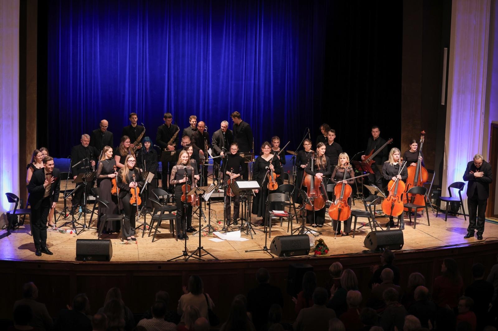 Zdjęcie w galerii na portalu naszraciborz.pl: Koncert świąteczno-noworoczny orkiestr RCK wiadomości z regionu